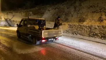 Manisa’nın Demirci ilçesinde kar yağışı etkili oldu