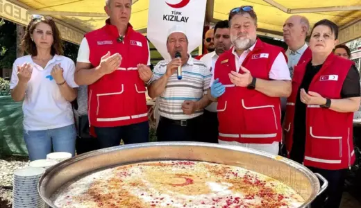 Türk Kızılay, Manisa’da 1000 Kişiye Aşure İkram Etti