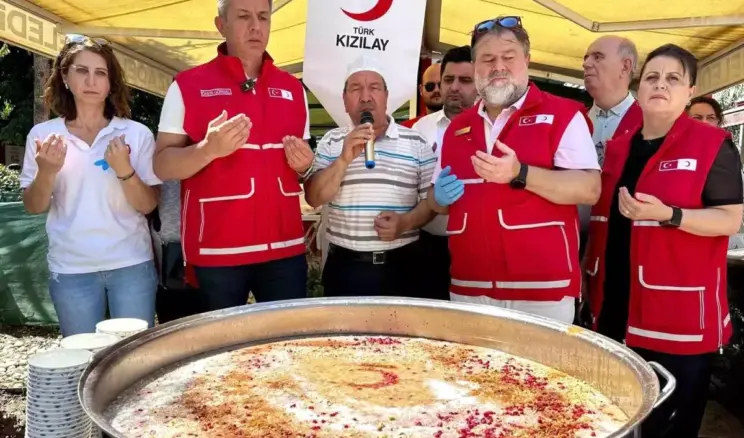 Türk Kızılay, Manisa’da 1000 Kişiye Aşure İkram Etti