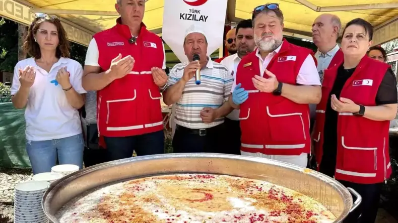 Türk Kızılay, Manisa’da 1000 Kişiye Aşure İkram Etti